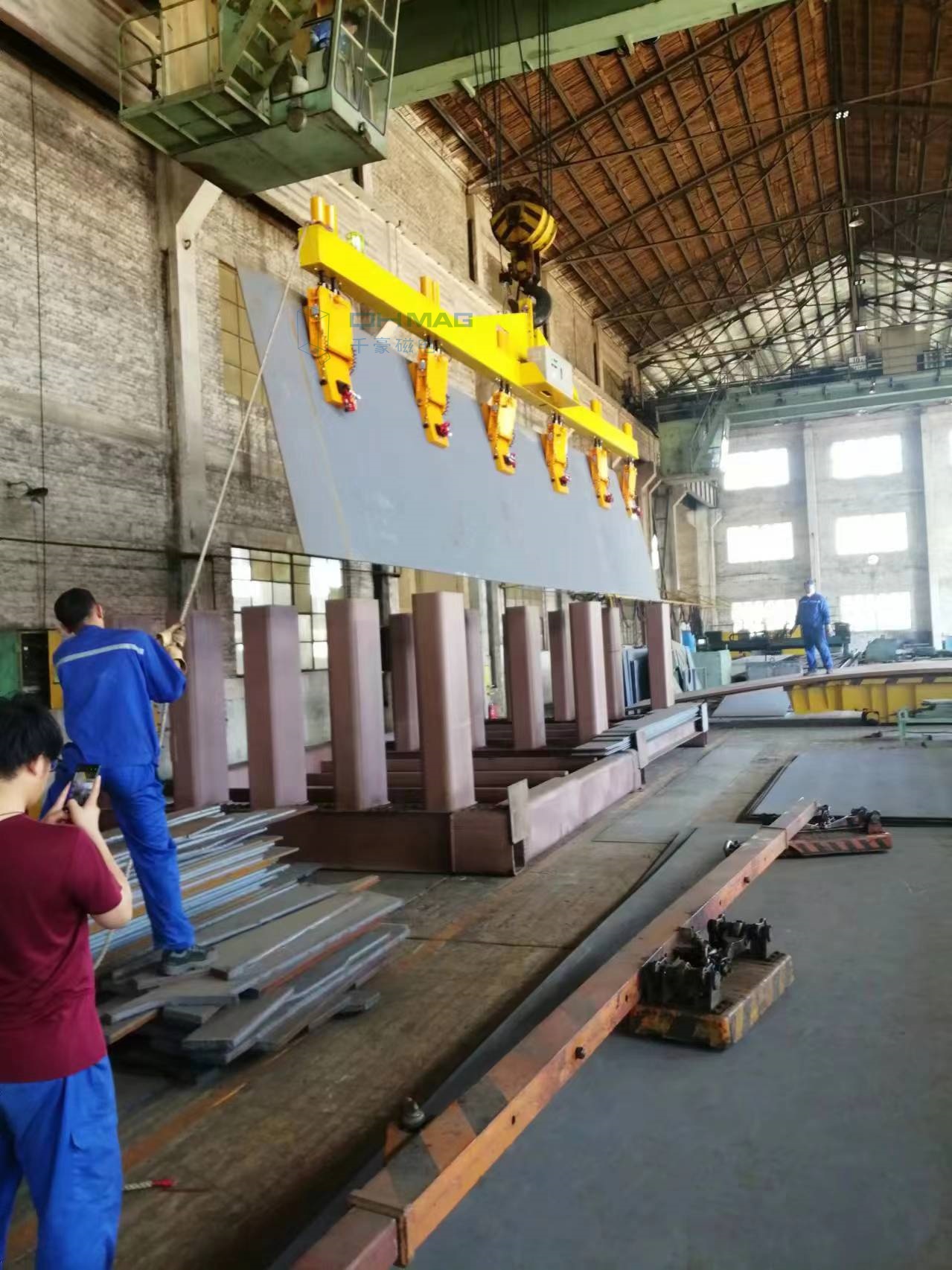 豎著吊鋼板，側(cè)吊鋼板，千豪電永磁吊具